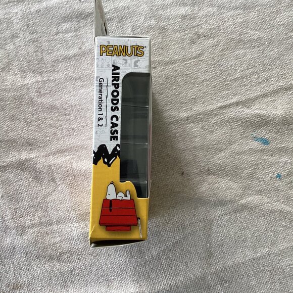 Snoopy Peanuts AirPods Case Gen 1 & 2 – Doghouse Design – New in Box - Picture 3 of 4